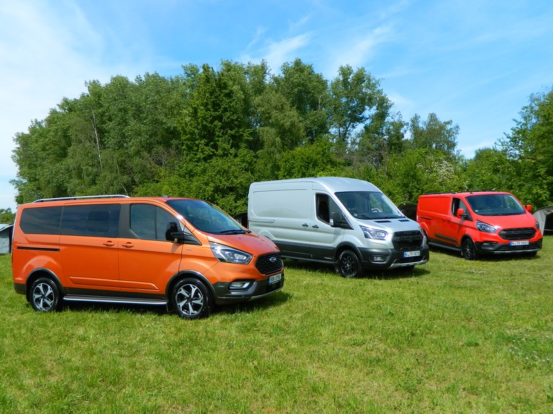 S verzemi Trail a Active míří Ford mimo zpevněné silnice